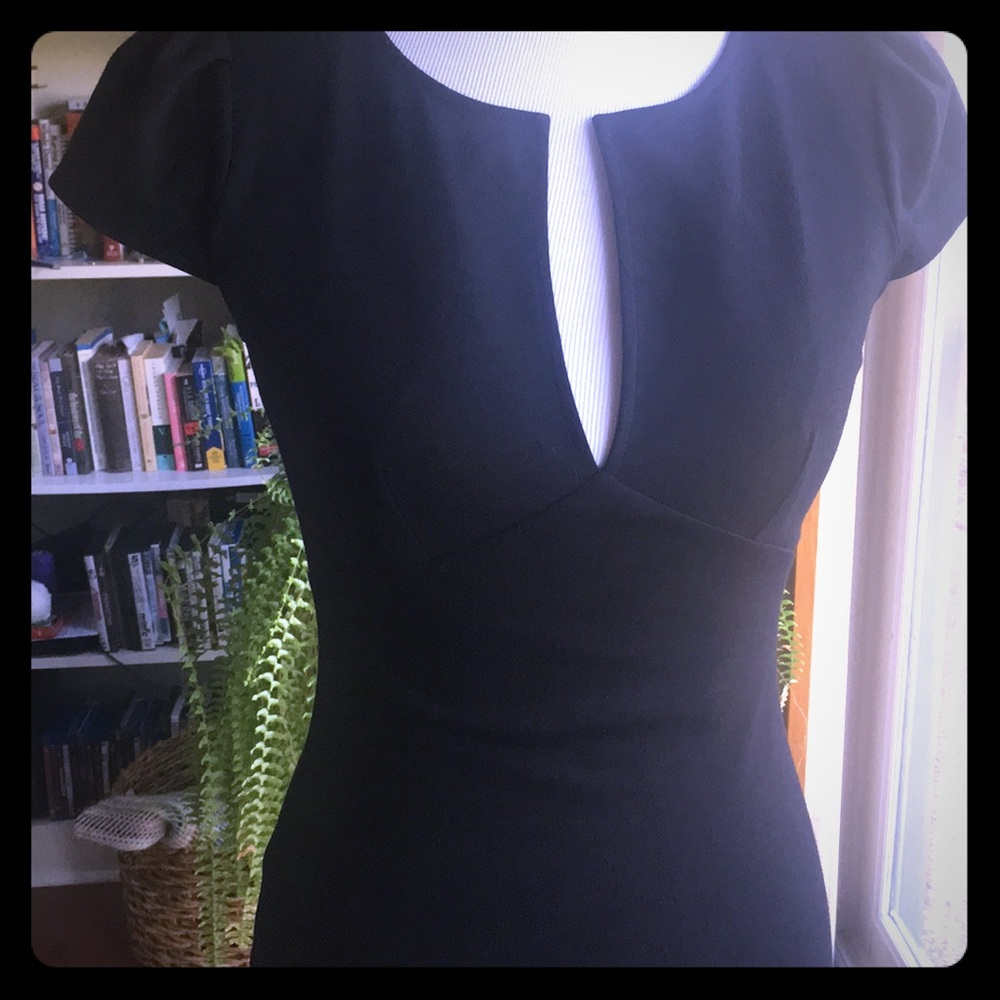 Capped sleeve body con in black.